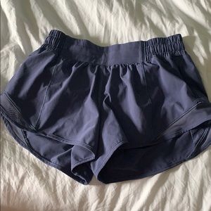LULULEMON HOTTY HOT SHORT SIZE 4